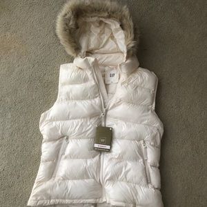 Gap Primaloft Vest with a Hood
